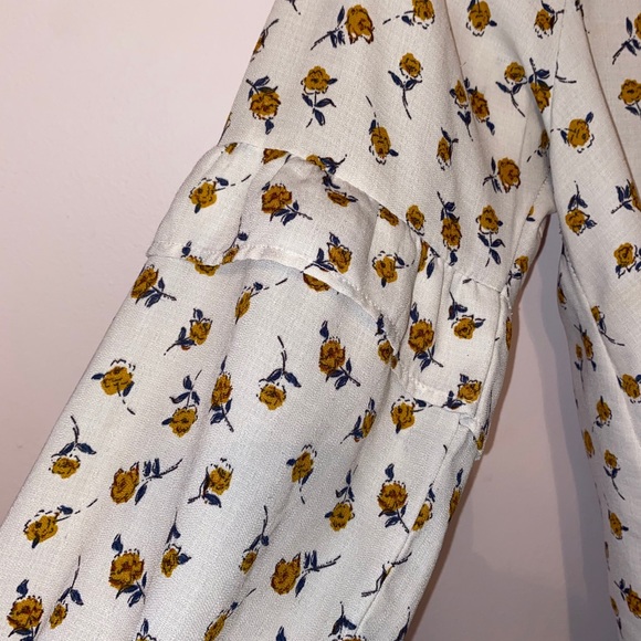 Cute off the shoulder blouse - Picture 2 of 2